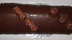 Bûche biscuit amande au sirop de clémentines mousse de marrons nappage chocolat noir