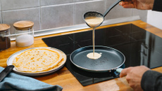 Pâte à crêpes sans lait ni œuf et croustillantes au parfum d'amande