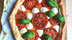 Tarte tatin tomates, basilic et chèvre