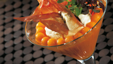 Soupe de melon, chantilly au porto et chips de jambon