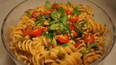 Fusillis au pesto de pistaches et tomates
