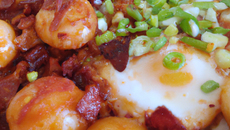 Œufs brouillés aux poireaux et au chorizo