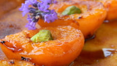 Clafoutis aux amandes et aux abricots rôtis au miel