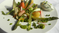 Bouquet de légumes de printemps, quenelle de saint Môret