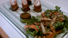 Salade fraîcheur et roulade de jambon de pays au chèvre frais