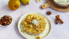 Fourme-dessert aux poires caramélisées au miel et noisettes