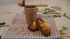 Petits pots de crème au Toblerone,madeleines au miel et pignons de pin
