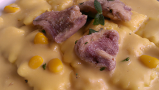 Ravioles d'aiguillettes de canard, crème de mais