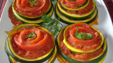 Lamelles de courgettes aux tomates fondantes