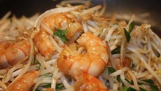 Crevettes au pak-choï agrémenté de pousse de soja