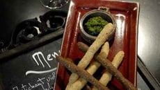 Petits gressins aux olives et pesto de persil