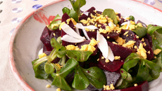 Salade de mâche, betterave et œuf dur