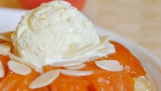 Tatins individuelles aux abricots et aux amandes