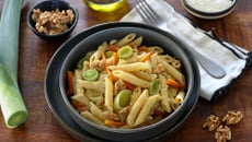 Pâtes à la fondue de poireaux, noix et parmesan