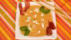 Soupe fraîche de melon au basilic, chèvre et Serrano grillé