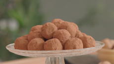 Truffes aux Noix de Grenoble AOP, dattes et chocolat