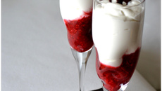 Mousse au chocolat blanc et framboises et basilic