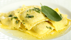 Ravioles à la ricotta, sauge et basilic