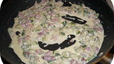 Gnocchi à la carbonara de courgettes