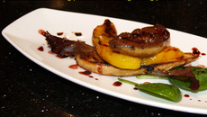 Foie gras poêlé sur pain perdu à la mangue