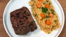 Risotto de boulgour au potiron et pavé de bœuf au poivre