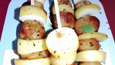 Brochettes pommes boudin blanc