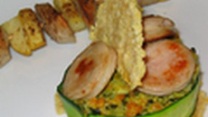 Brochette de boudin, et sa farandole de légumes sur tuile au parmesan