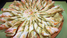 Tarte soleil chèvre, miel, jambon de Sérrano