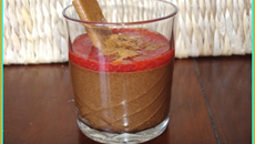 Verrine de mousse au chocolat et son coulis de fraise