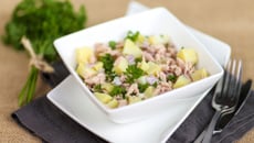 Salade de pommes de terre au thon classique