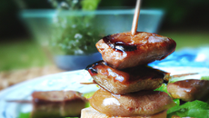 Brochette de foie gras de canard à la normande