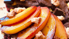 Pavé au chocolat et aux pêches