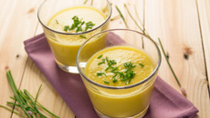 Petites crèmes de poivrons jaunes au curry