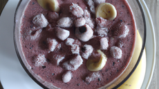 Smoothie glacé myrtilles bananes