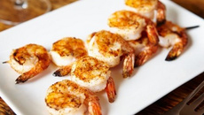Brochettes de crevettes au piment d'Espelette