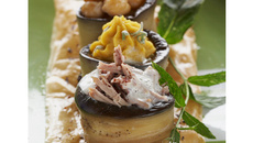 Feuilleté d'aubergines à l'agneau et aux pois chiches