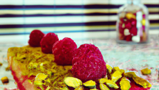 Gâteau rayé pistaches/framboises/citron