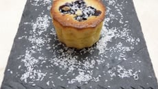 Cannelé renversant lait de coco et myrtilles