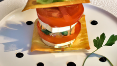 Mille-feuille de tomates au fromage de chèvre