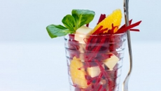 Salade de betterave rouge crue au chili et gruyère AOC