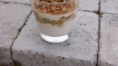 Verrine Faisselle-banane-caramel et flocons d'avoine grillés