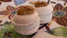 Macarons au roquefort & aux noix