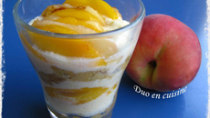 Tiramisu aux 2 pèches et palets bretons