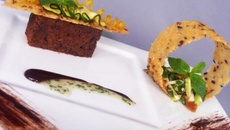 Cake au chocolat, courgettes et pommes punché - Salade fraîcheur à la menthe