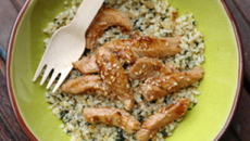 Poulet caramélisé au miel et aux graines de sésame