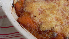 Gratin de potiron, compotée d'oignon au vin rouge et Bethmale