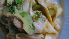 Salade thaï aux crevettes et courgettes