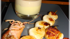 Crème de panais, émulsion de châtaignes et gambas grillées