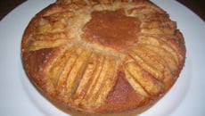 Gâteau aux pommes caraméliées