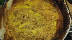 Quiche au thon épicée au curry sur pâte brisée